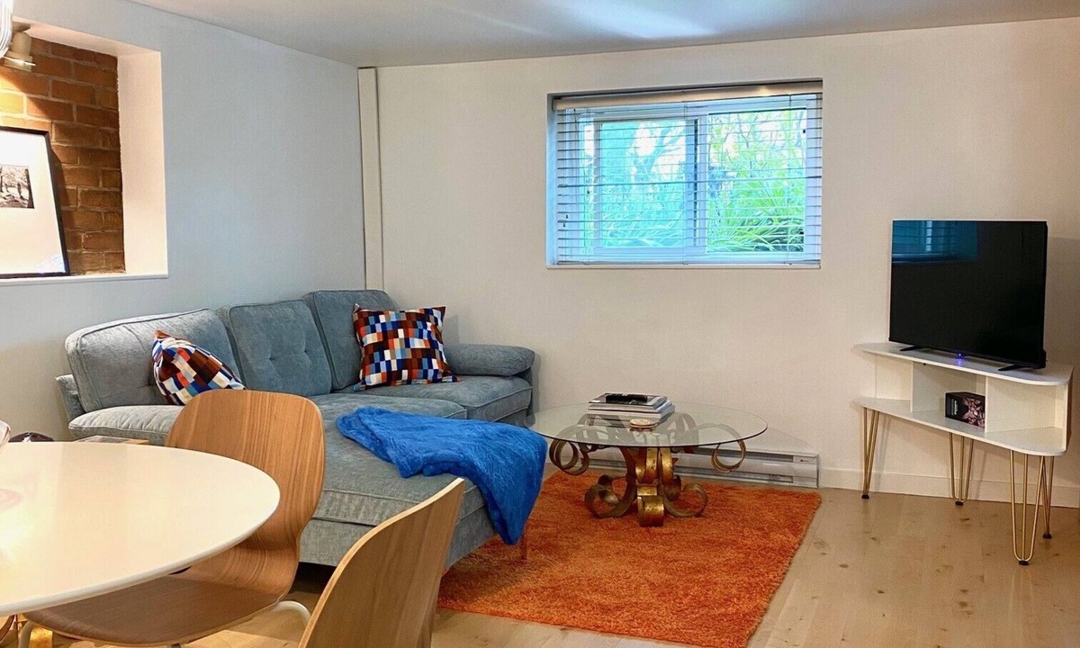 Riley Park-Little Mountain Apartment | 1-bdrm basement suite in Vancouver close to all your amenities and downtown.