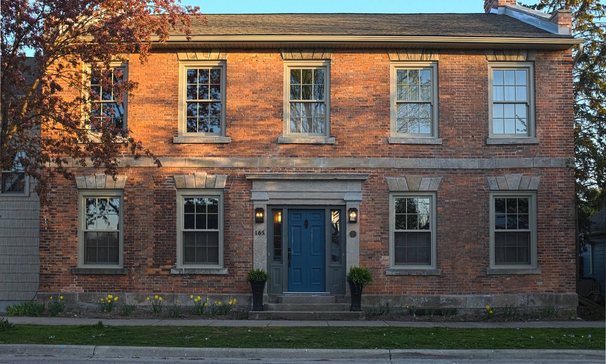 Goderich Apartment | 1 Bedroom Apartment in Beautifully Renovated Heritage Home