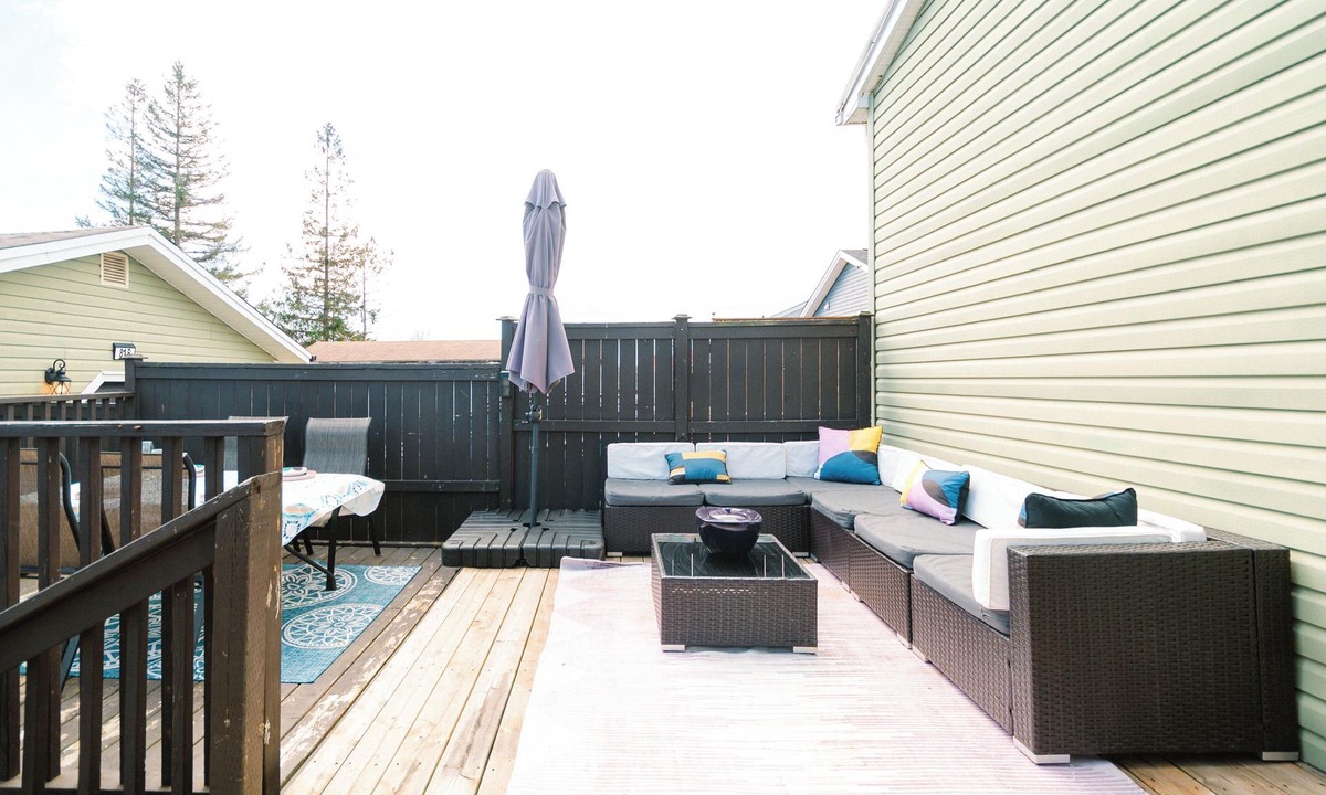 Eastern Passage House | 10 minutes to downtown or the beach! Stylish home with large backyard and deck.