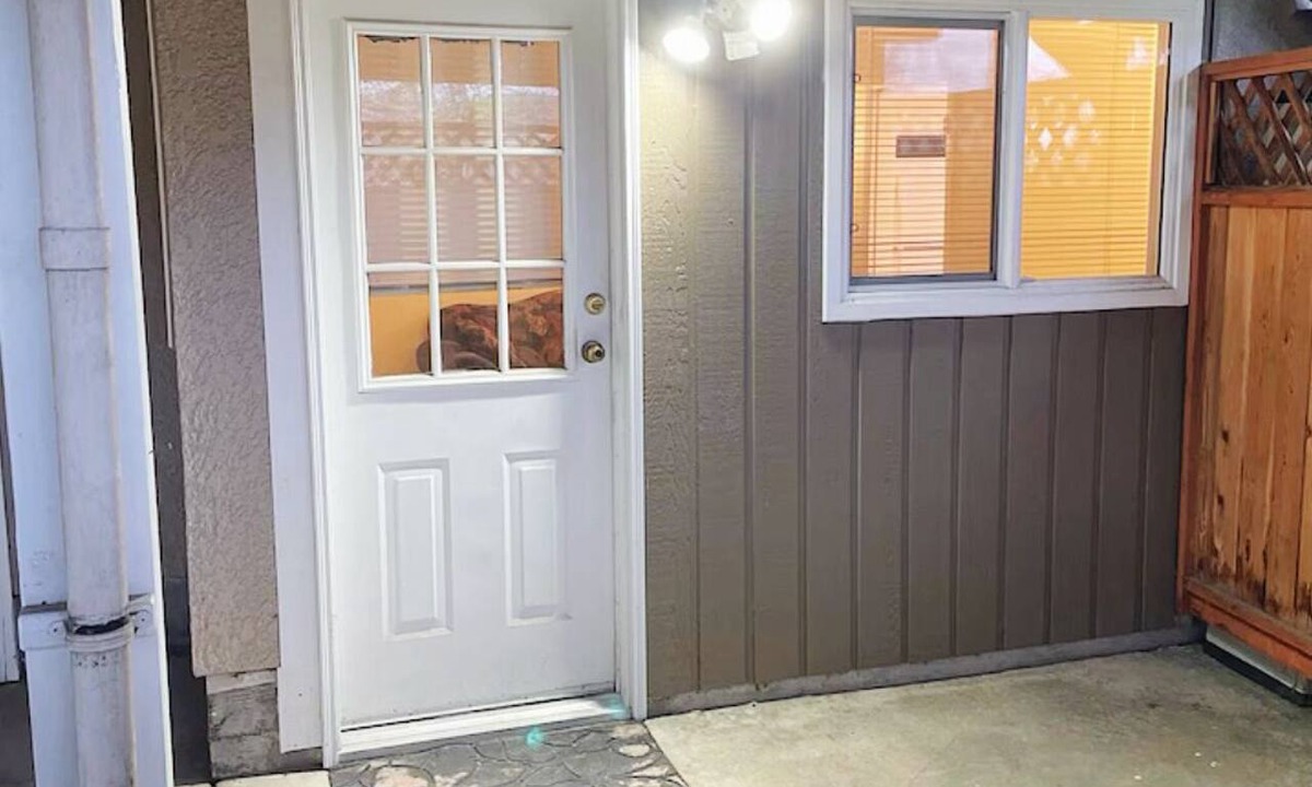 Delta House | 10min to Ferry.30 mins to airport. Family sized separate entrance.Pets-friendly.