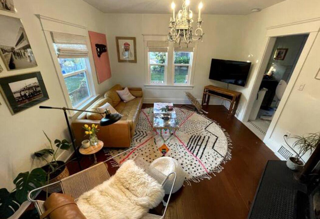 Central Lonsdale House | 112 year old Heritage House with city views and private backyard