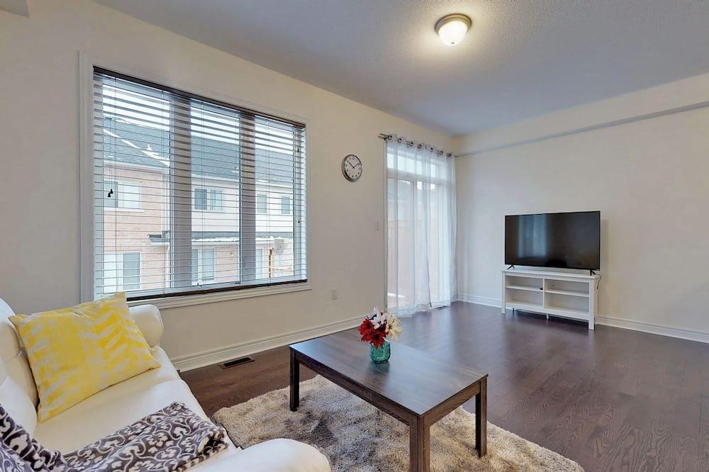 Aurora House | 195 Brand new 3 Bedroom Townhouse