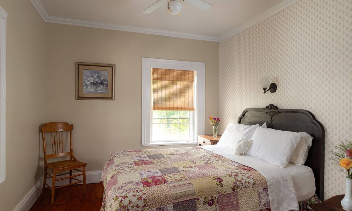 Port Albert Hotel | 2 bedroom Suite at the historic Port Albert Inn in beautiful Port Albert, Ontario!
