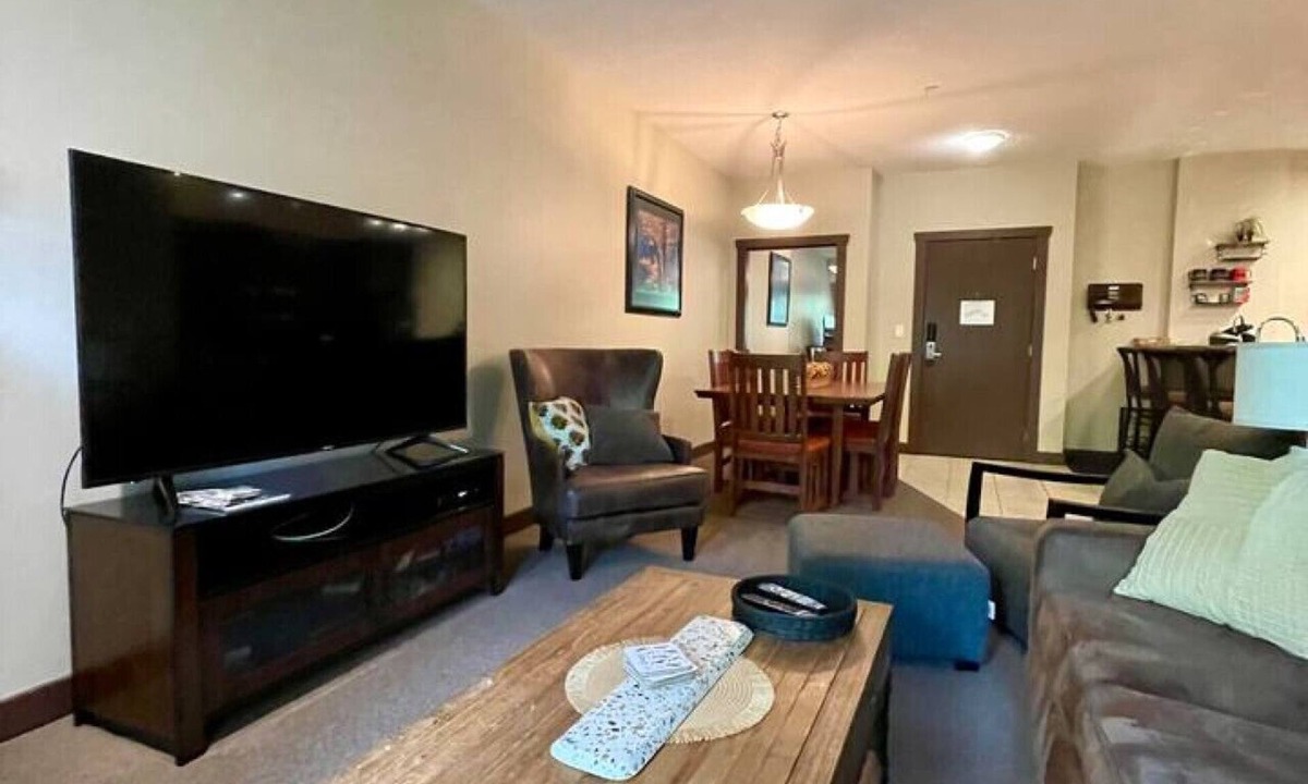 Fernie Condo | 2 Bed, 2 Bath Condo w/Gas FP & Heated Parking!