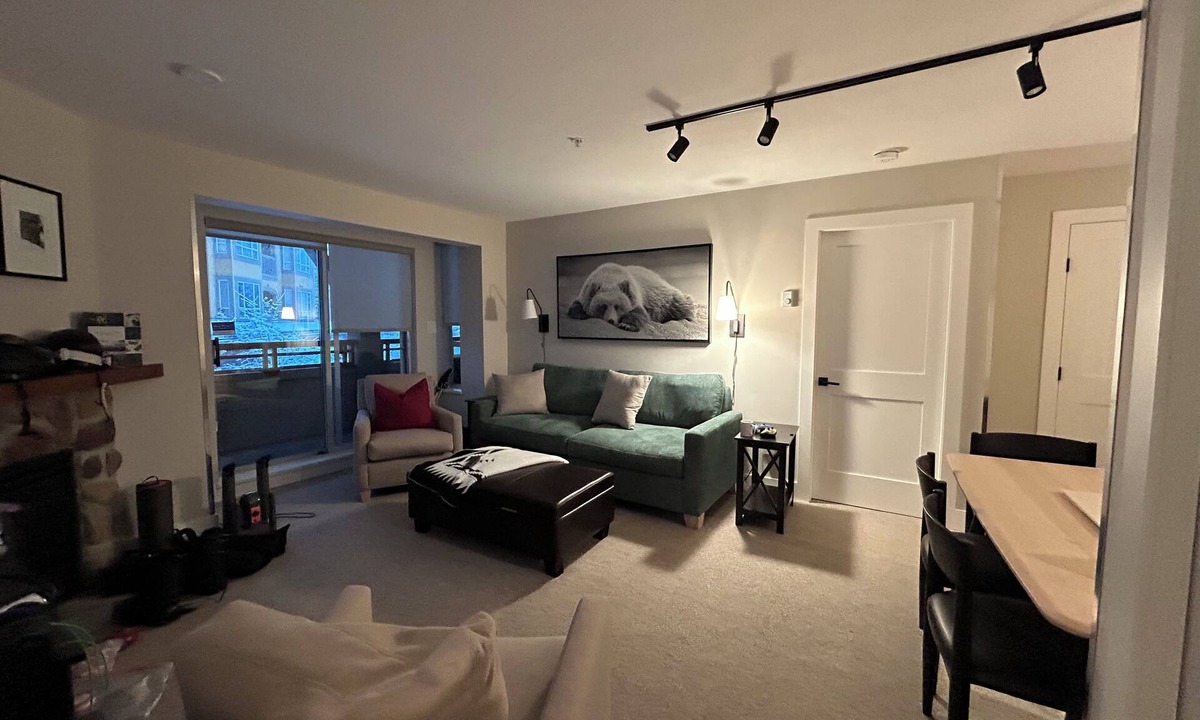 Village North Hotel | 2 Bed 2 Bath plus sleeper sofa sleeps 6 Deer Lodge heart of the village stroll