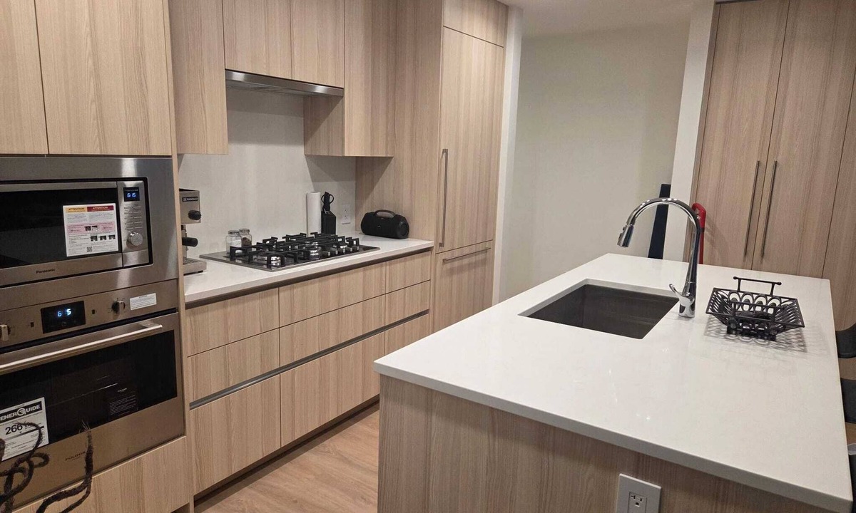Kelowna Central Business District Condo | 2 Bedroom 2 Bath Corner Luxury Resort style condo