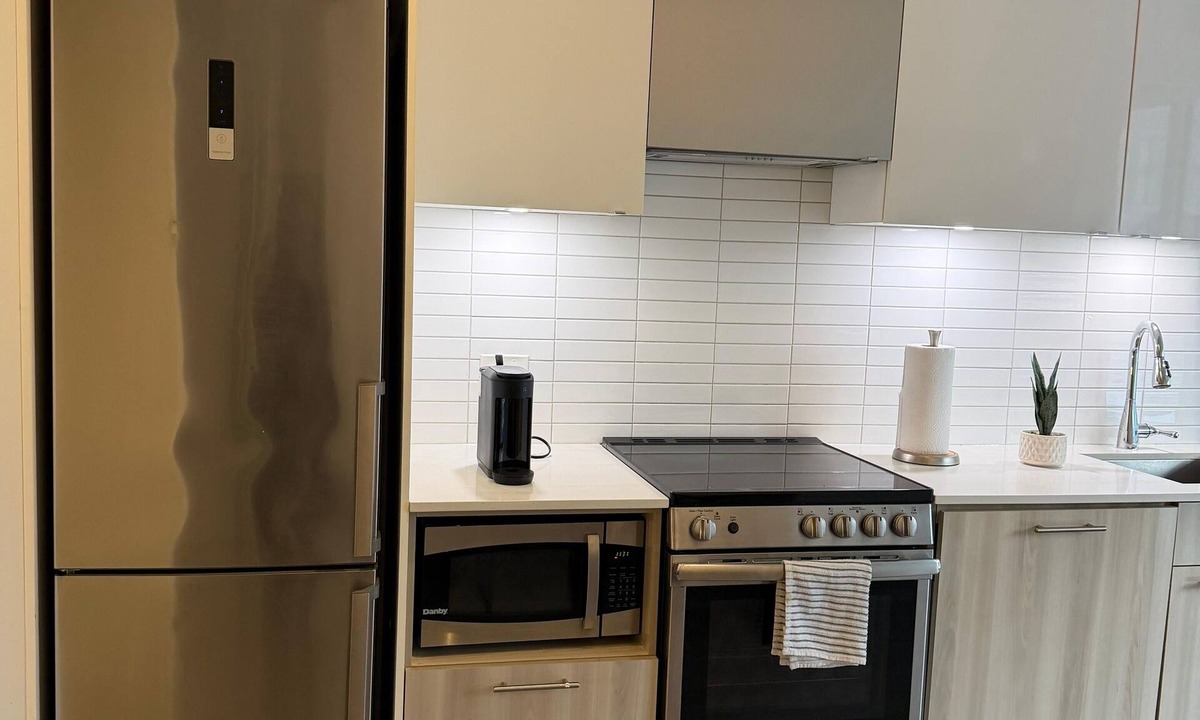 St. Lawrence Condo | 2-bedroom condo in peaceful Toronto with AC and comfort