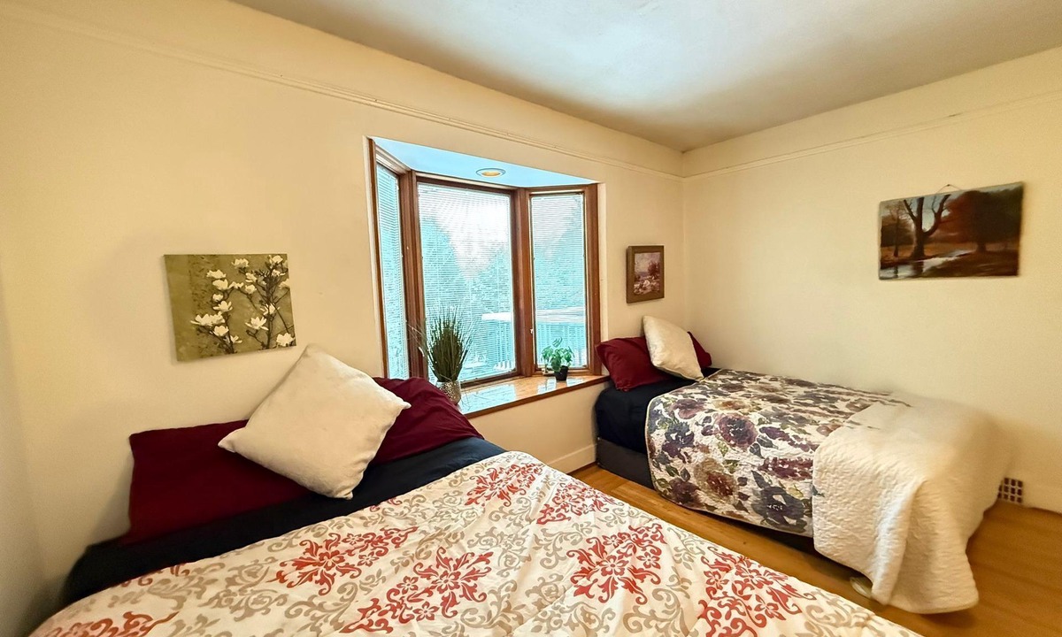 West Point Grey House | 2 Bedroom Main Floor Near Kitsilano Beach, Downtown and UBC