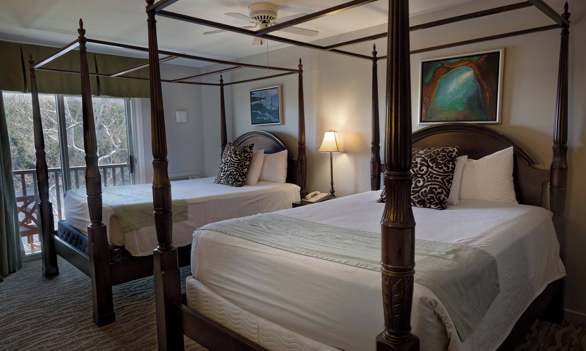 Liscomb Hotel | 2 Queen Beds + Private Balcony