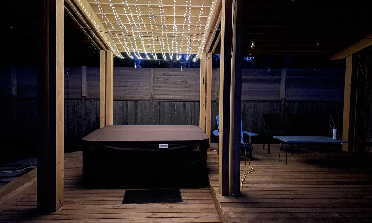 Wilson Creek House | 2 Waters retreat, cabin and wet-weather spa (close to beach).