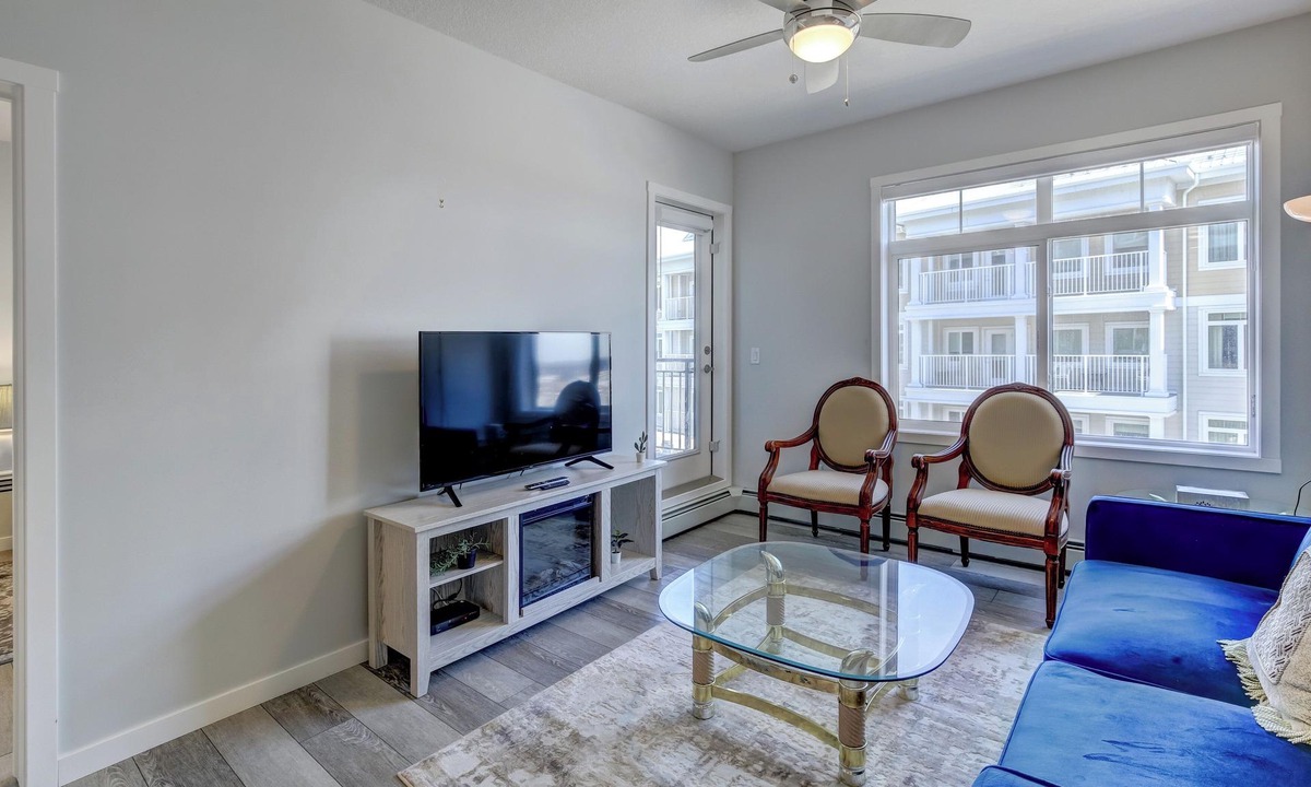 Symons Valley Condo | 20 min DT | Canmore & Shopping Near | NEW Condo Sleeps 5