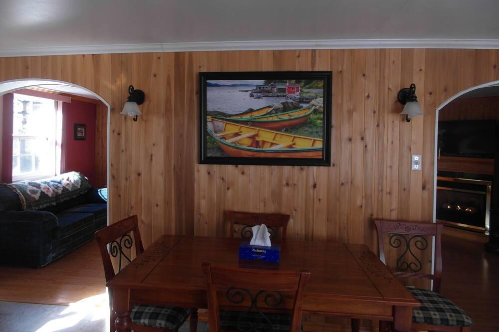 Sherbrooke House | 2Bedroom Cottage With Stunning Views Of Malpeque Bay & Beach Access