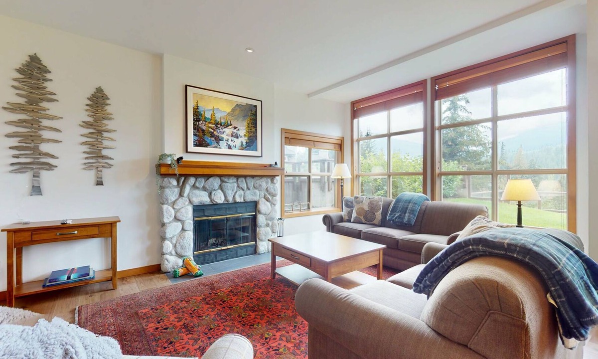 Blackcomb House | 2BR | Blackcomb Greens | Wood Burning Fireplace | Communal Hot Tub | Nature Views
