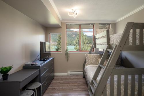 Nicklaus North House | 2BR in Nicklaus North Clubhouse, Lake and Mountain Views, Gas Fireplace, Parking
