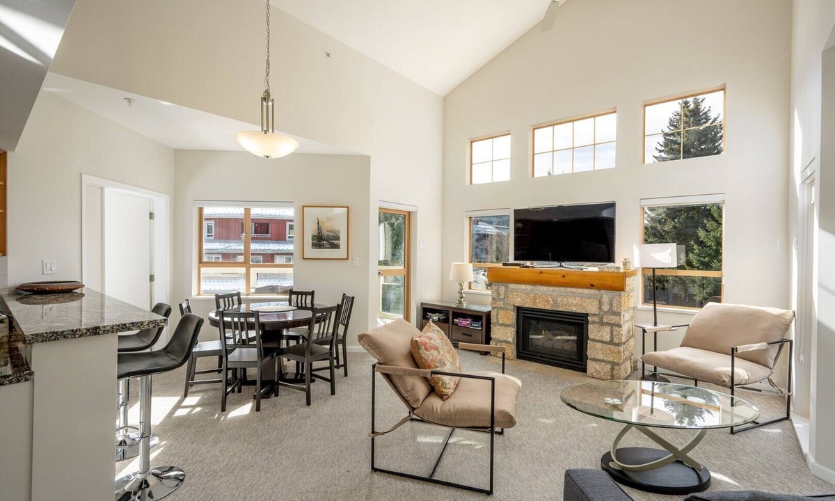 Whistler Village Condo | 2BR + Loft + Sofabed | Tyndall Stone Lodge | Epic Village Location | Mountain Views | Pool & Hot Tub