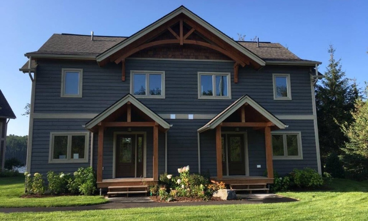 Muskoka Lakes Villa | 3 + bed 3 bath Villa on Lake Muskoka