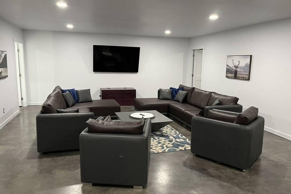Sicamous House | 3 bedroom 2 bathroom with separate entrance and gear drying room.