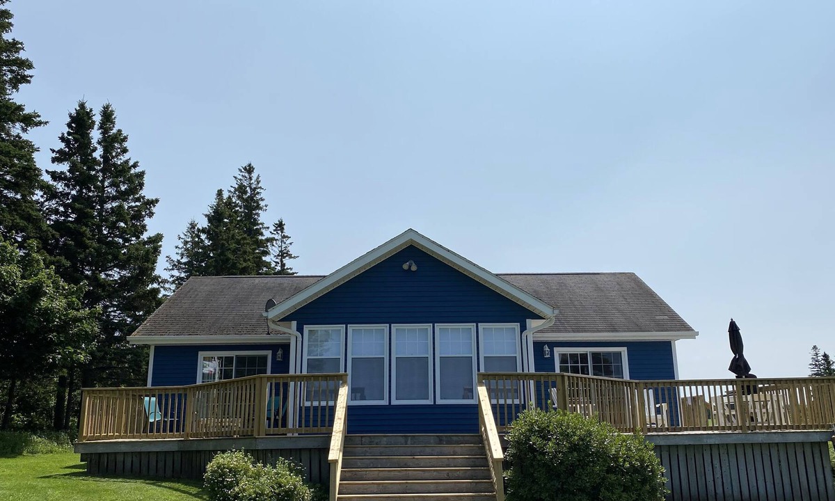 Clinton Cottage | 3 Bedroom Cottage With Country Views, Minutes To Cavendish and Beaches