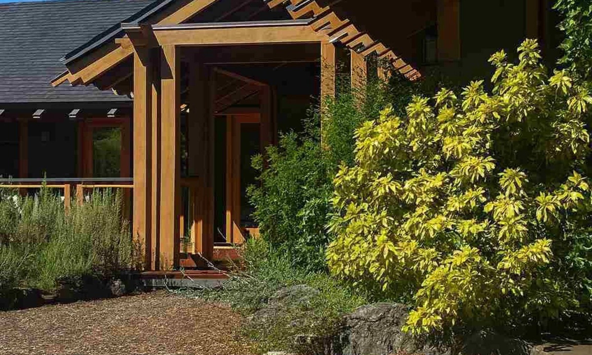 Bowen Island House | 3-bedroom Craftsman house on Bowen Island, 20 minutes by ferry from Vancouver