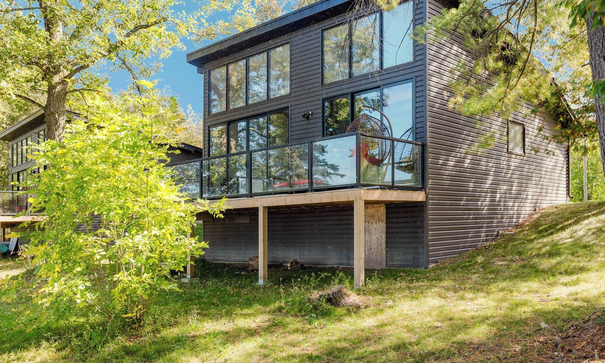 Lakefield Cabin | 3-bedroom Lakefront Villa #2