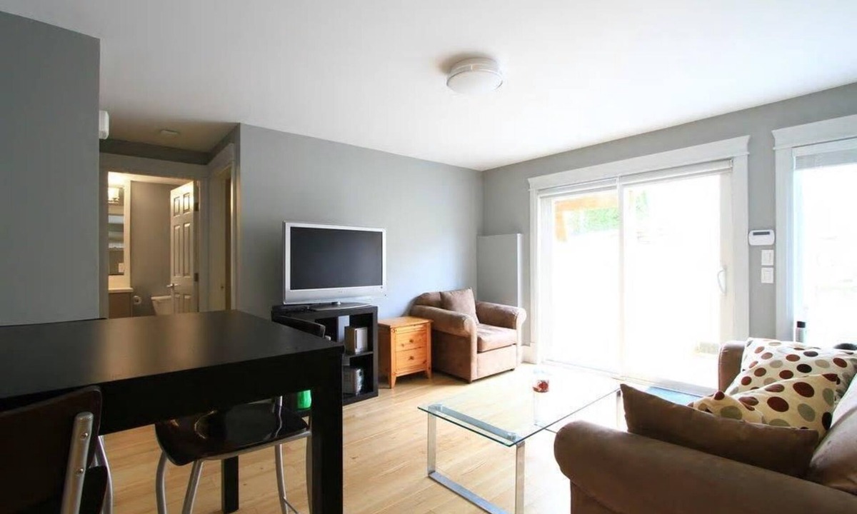 Riley Park-Little Mountain House | 3 Br 1.5 Ba private suite by Queen Elizabeth Park near Canada Line skytrain