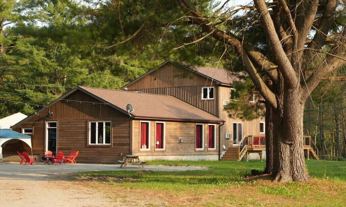 Algonquin Highlands Apartment | #3 Lodge Room (2 Double Beds)