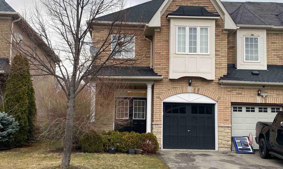 West Oak Trails House | 3BDR House in Oakville Luxury Style & Comfort