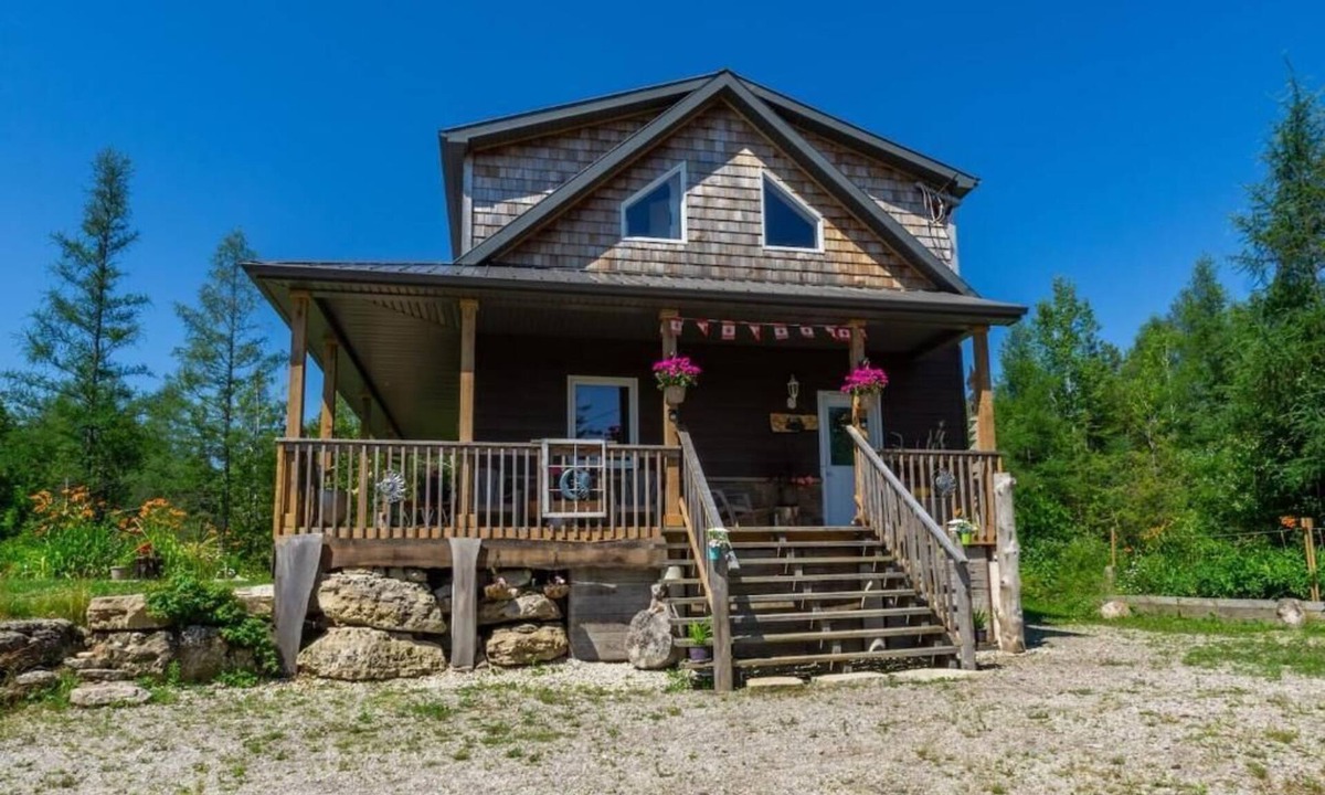 Colpoys Bay Cottage | 3BR/2BTH Lake Huron Cottage Retreat Hideaway - Sunny Meadow in Bruce Peninsula