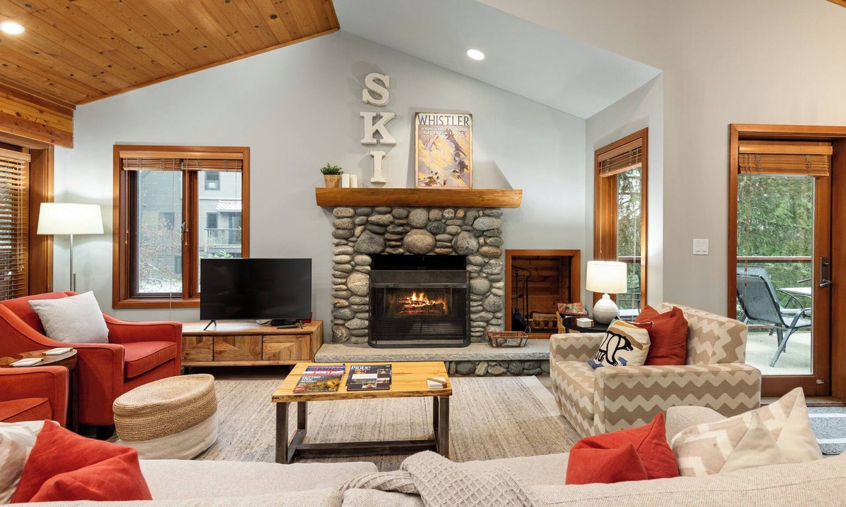 Upper Village House | 3BR + Loft | Ski-In/Ski-out | Near Village | Hot Tub | Garage