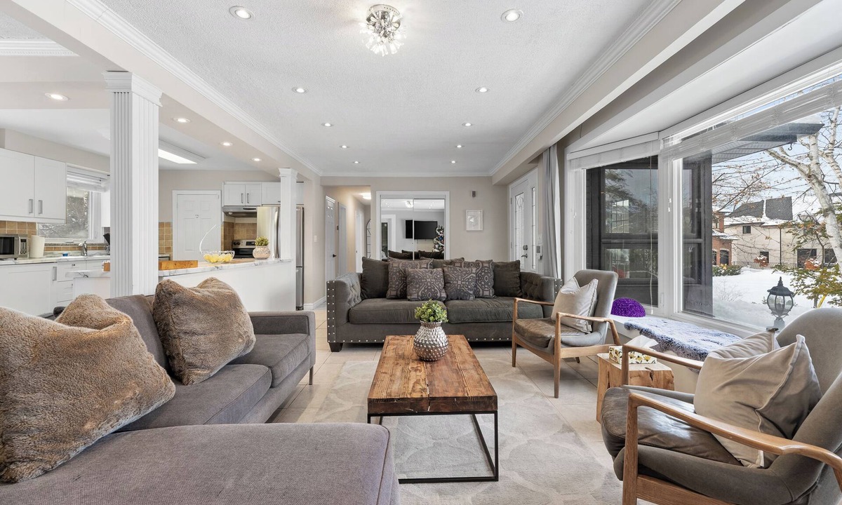 Richmond Hill House | 4 BEDROOM & 3 BATH (sleep 8) cozy bungalow home in Richmond Hill