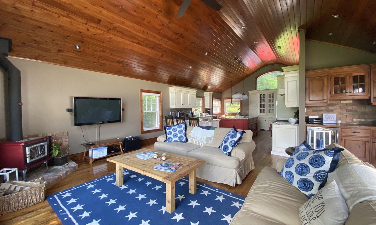 Minett Cottage | 4 Bedroom, 3 bathroom retreat on Lake Rosseau,Muskoka