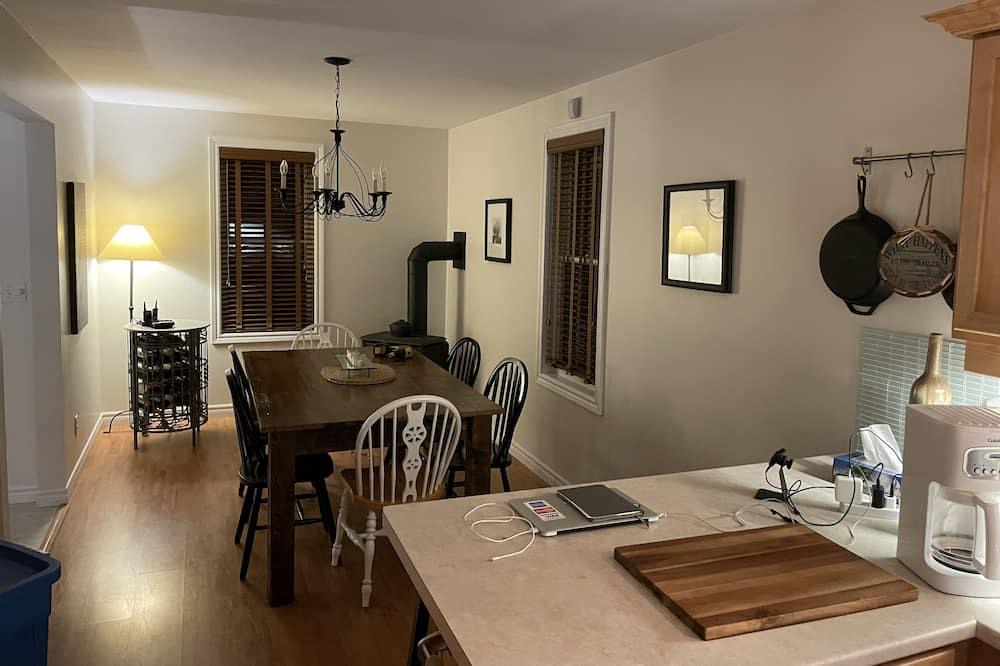 Flesherton Ski Chalet | 4 Bedroom Chalet Hike, Bike, Ski, Boat, ATV & Sled