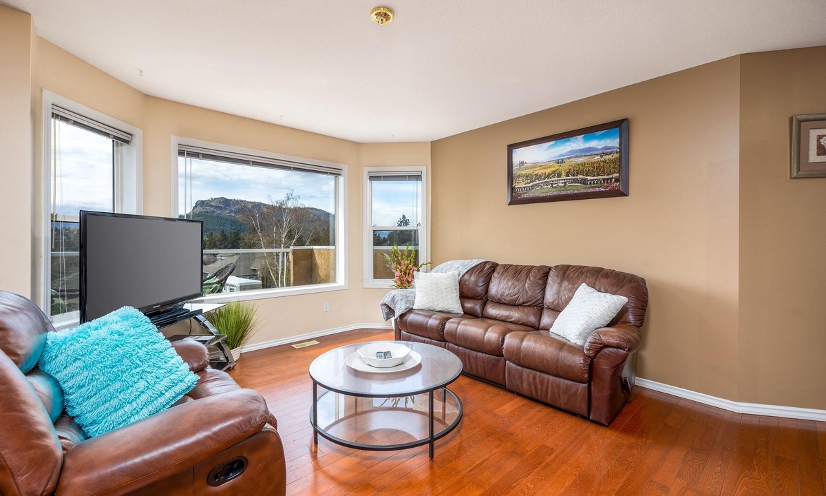 West Kelowna Estates House | 4 Bedroom Whole House
