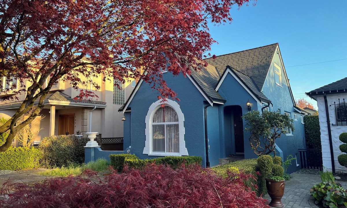 Marpole House | 4 big bedrooms 2bathroom with tub and shower 6mins to airport 20mins to downtown