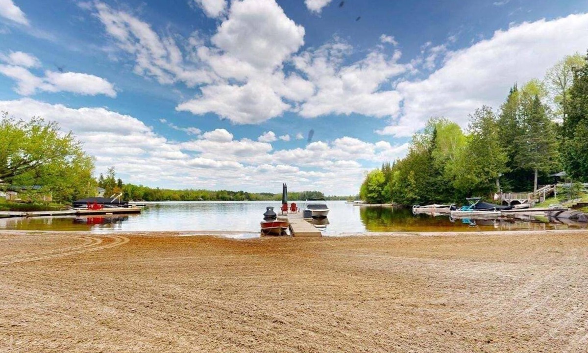 Dunchurch Cottage | 4 season Family Friendly Beach Cottage in the Bay