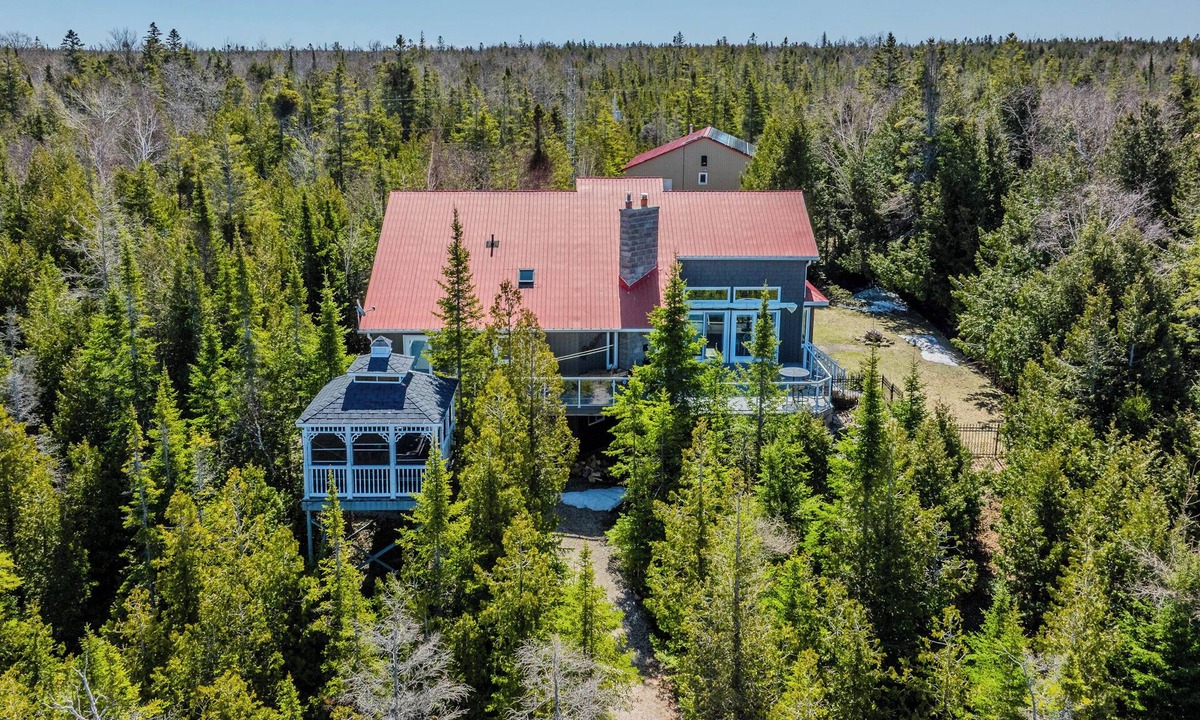 Tobermory Cottage | 45 Degrees North Waterfront & Hot Tub