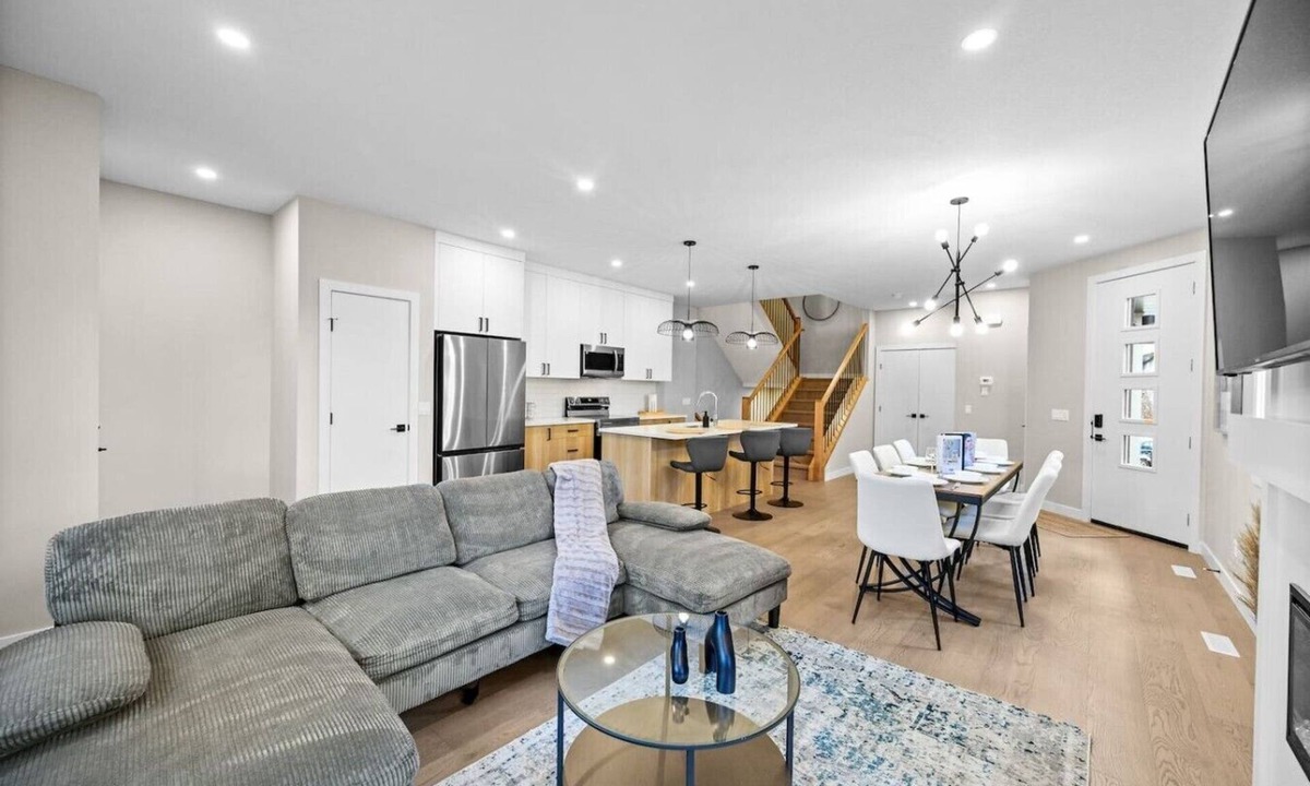 Montgomery House | 4BR | 3.5 Bath | Game Rm | Near Hospital | Garage