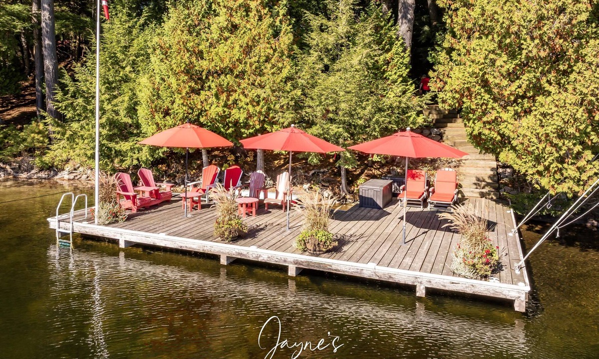 Seguin Cottage | 5 bed 5 bath cottage on Lake Rosseau