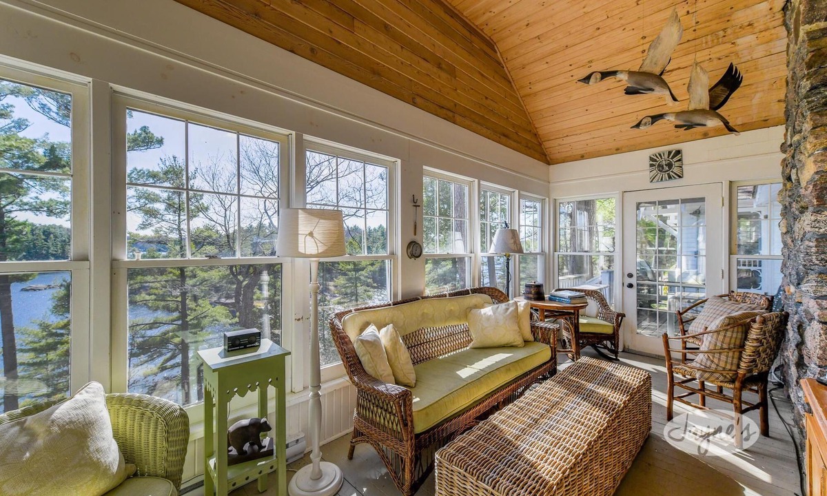 Georgian Bay Cottage | 5 bedroom, 4 bath, Lake Joseph, Sunsets! Amazing views! Privacy! Old Muskoka!