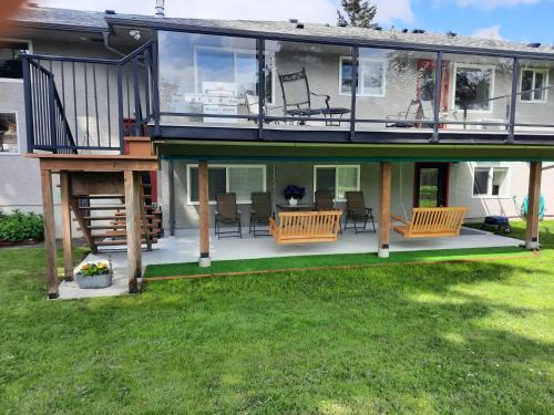Saanich East Bed & Breakfast | 5 Beds 3 Full Bathrooms 3 Bedrooms, Quiet Day & Night, 15 Minutes Walk to 2 Beaches, Large Guest Yard, Kids Gym & Games, 4TVs, Breakfast, WorkStation, Laundry, Kitchen