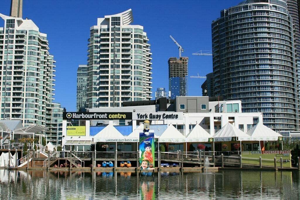 Little Italy House | 5 mins walk to trinity bellwood park! 3 bedrooms Downtown Toronto