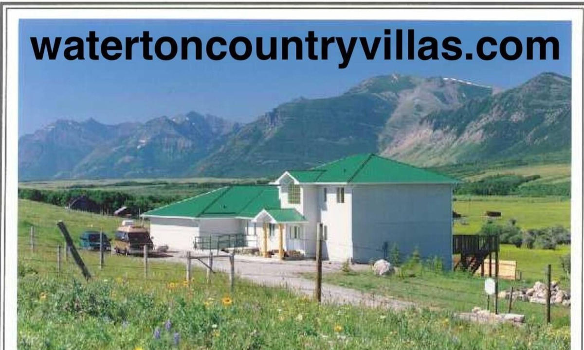 Twin Butte Villa | 5 minutes from Waterton - sleeps 16 - WCV Unit C