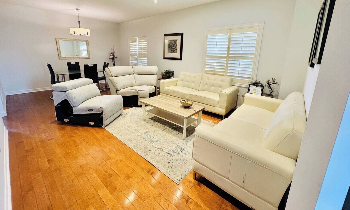 Churchill Meadows House | 5 Star Full House 5 Bedrms, 5 Beds, 3 Bath Airport