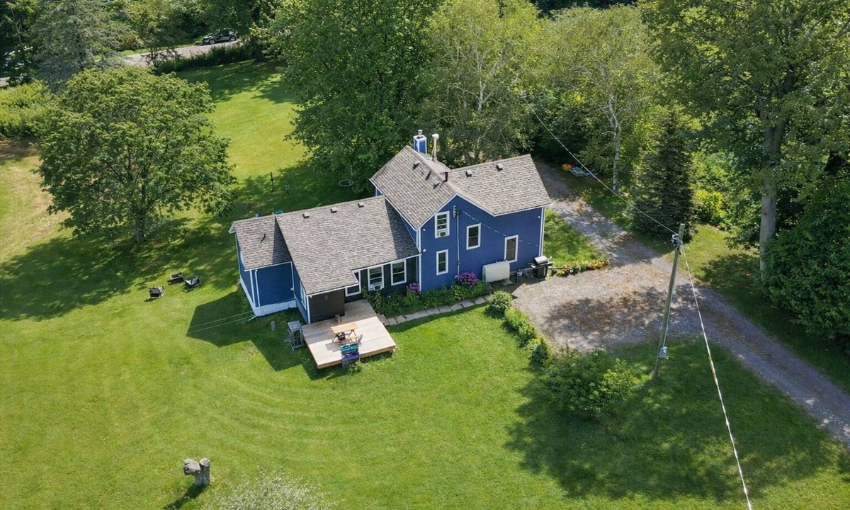 Cramahe Other | 51 Acre Summer Farmhouse-Hottub, Stargazing, BBQ-Sleeps upto 8