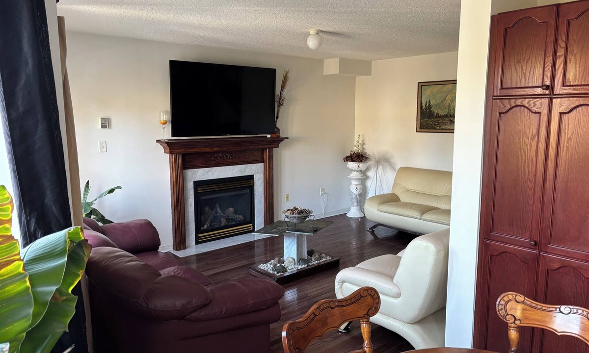 Barrie House | 5br 3.5bth home w Free Parkings+Ensuite laundrynBarrie,ON