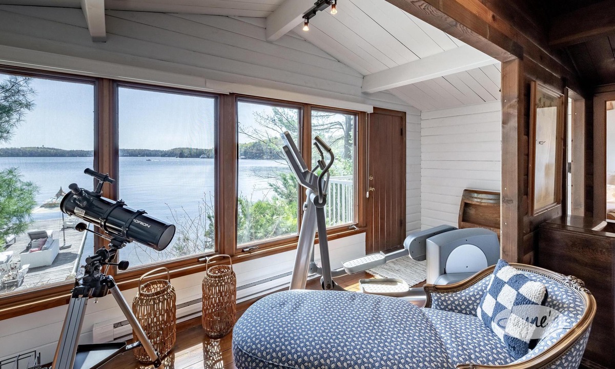 Muskoka Lakes Cottage | 6 bed, 3 bath cottage on South Lake Joe, Privacy and sunrises!