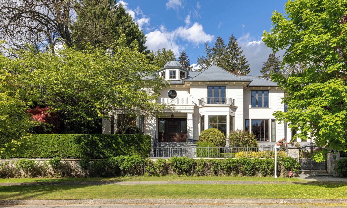 Shaughnessy House | 6BR Ensuite Luxury Estate w/Theatre, Sauna Office