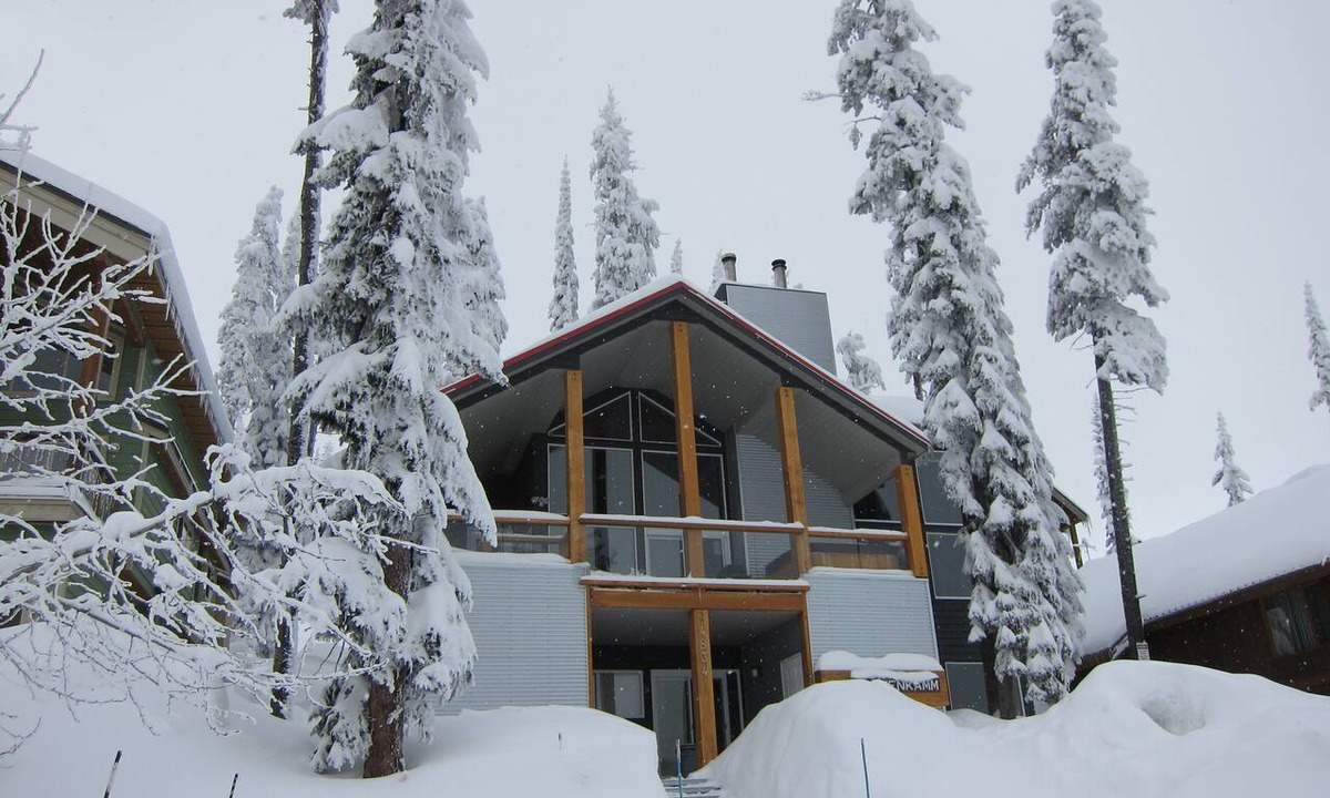 Snow Pine Estates Ski Chalet | 7BDRM Big White View Chalet - Perfect for Several Families!