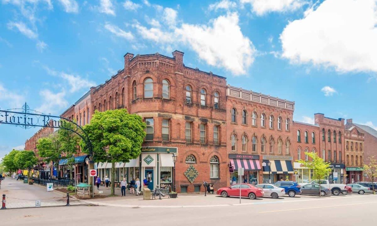 Queens Square House | 86B King Bed - Downtown - Walk everywhere