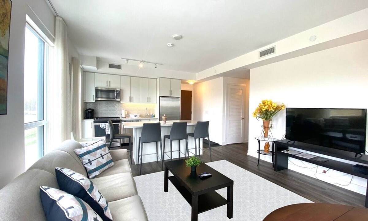 Innisfil Condo | a 2-bedroom condo located at 271 Sea Ray Avenue.